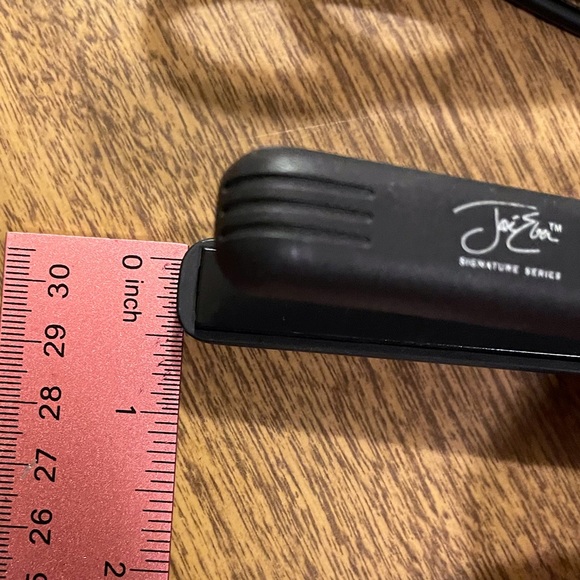 Mini Flat Iron.  Perfect for travel/ touch ups on the go - Picture 5 of 5